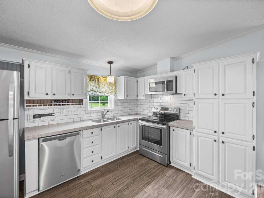 6860 Mandarin Drive, Rock Hill, SC 29732.  MLS# CAR4412258, YatesRealty ID 42721. Kitchen