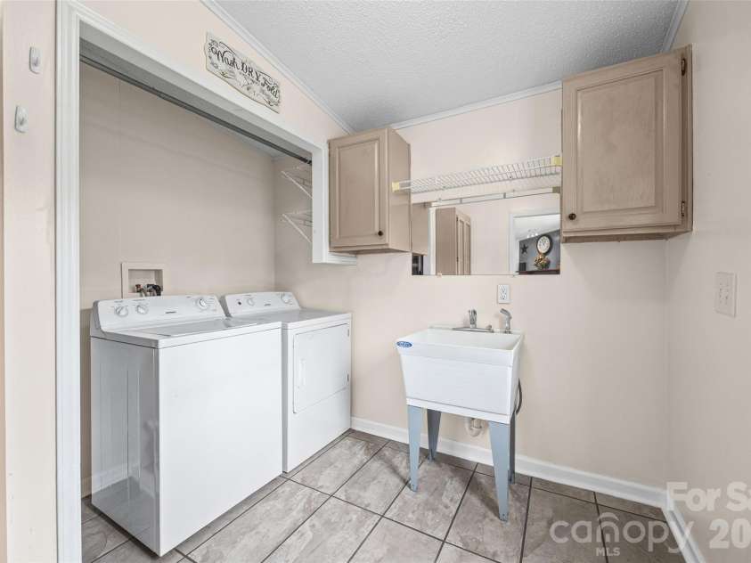 6860 Mandarin Drive, Rock Hill, SC 29732.  MLS# CAR4412258, YatesRealty ID 42721. Mudroom with Laundry