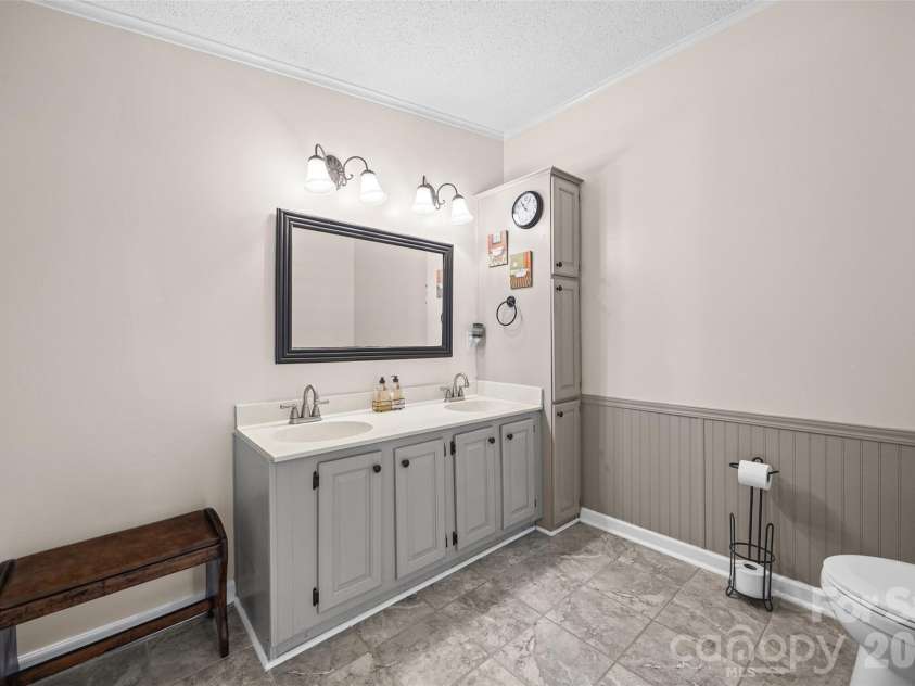 6860 Mandarin Drive, Rock Hill, SC 29732.  MLS# CAR4412258, YatesRealty ID 42721. Primary En-suite Bathroom