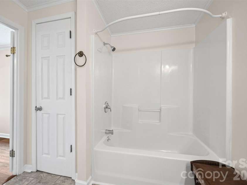 6860 Mandarin Drive, Rock Hill, SC 29732.  MLS# CAR4412258, YatesRealty ID 42721. Primary En-suite Bathroom