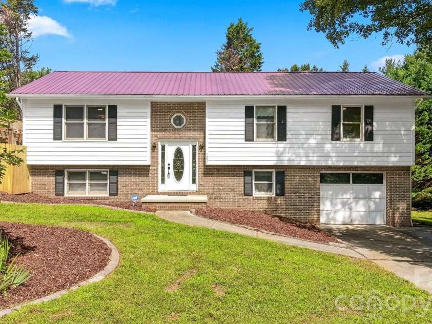 1257 Canseco Lane, Hickory, NC 28602.  MLS# CAR4412004, YatesRealty ID 42722. 