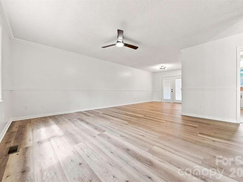 1257 Canseco Lane, Hickory, NC 28602.  MLS# CAR4412004, YatesRealty ID 42722. 
