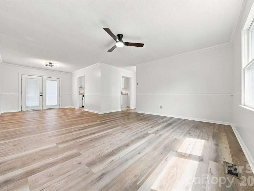 1257 Canseco Lane, Hickory, NC 28602.  MLS# CAR4412004, YatesRealty ID 42722. 