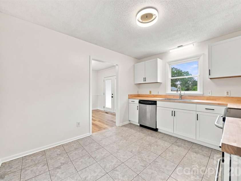 1257 Canseco Lane, Hickory, NC 28602.  MLS# CAR4412004, YatesRealty ID 42722. 