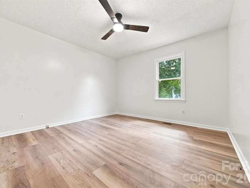 1257 Canseco Lane, Hickory, NC 28602.  MLS# CAR4412004, YatesRealty ID 42722. 