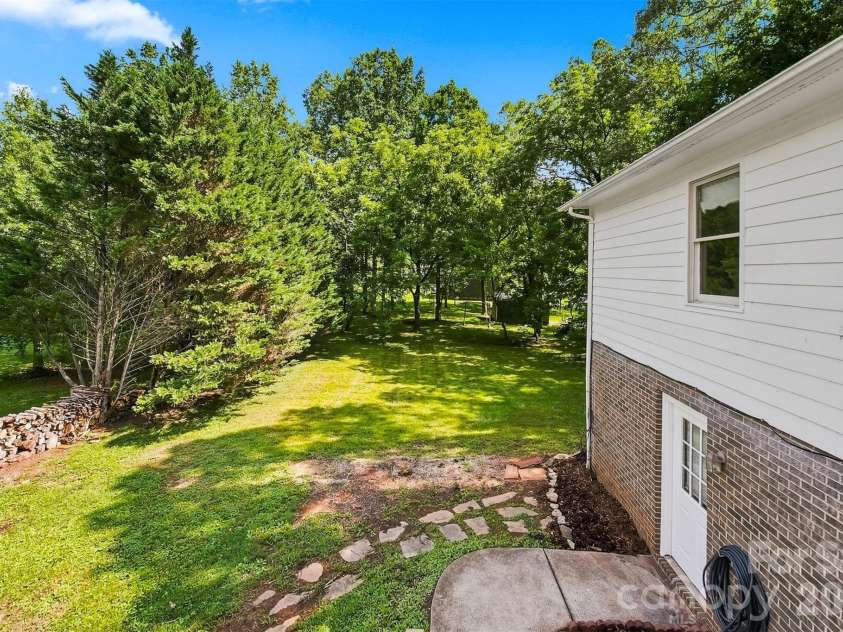 1257 Canseco Lane, Hickory, NC 28602.  MLS# CAR4412004, YatesRealty ID 42722. 