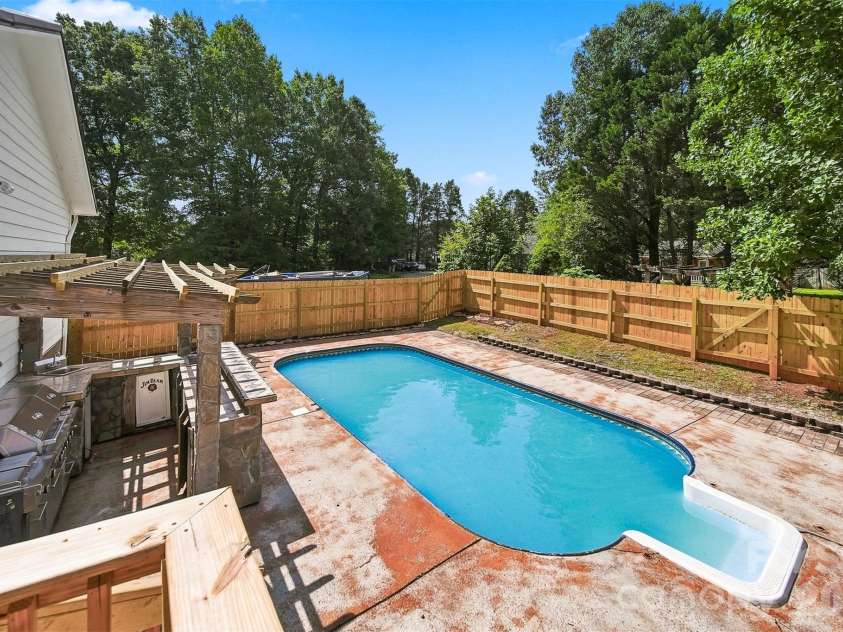 1257 Canseco Lane, Hickory, NC 28602.  MLS# CAR4412004, YatesRealty ID 42722. 