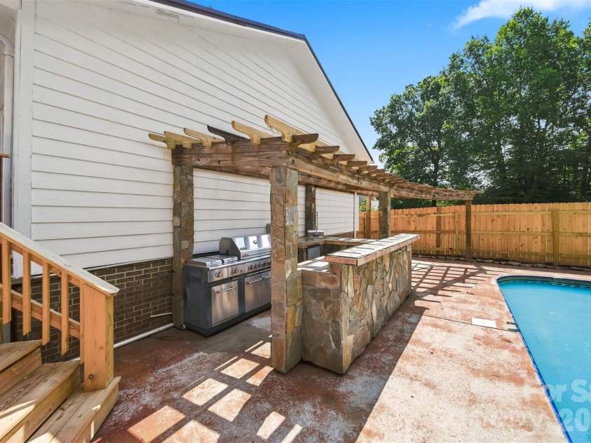 1257 Canseco Lane, Hickory, NC 28602.  MLS# CAR4412004, YatesRealty ID 42722. 