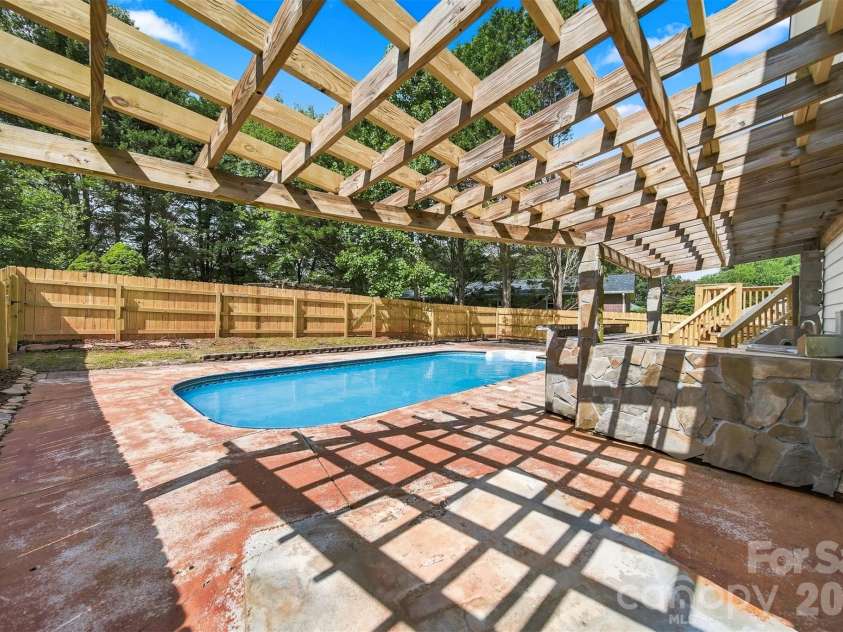 1257 Canseco Lane, Hickory, NC 28602.  MLS# CAR4412004, YatesRealty ID 42722. 