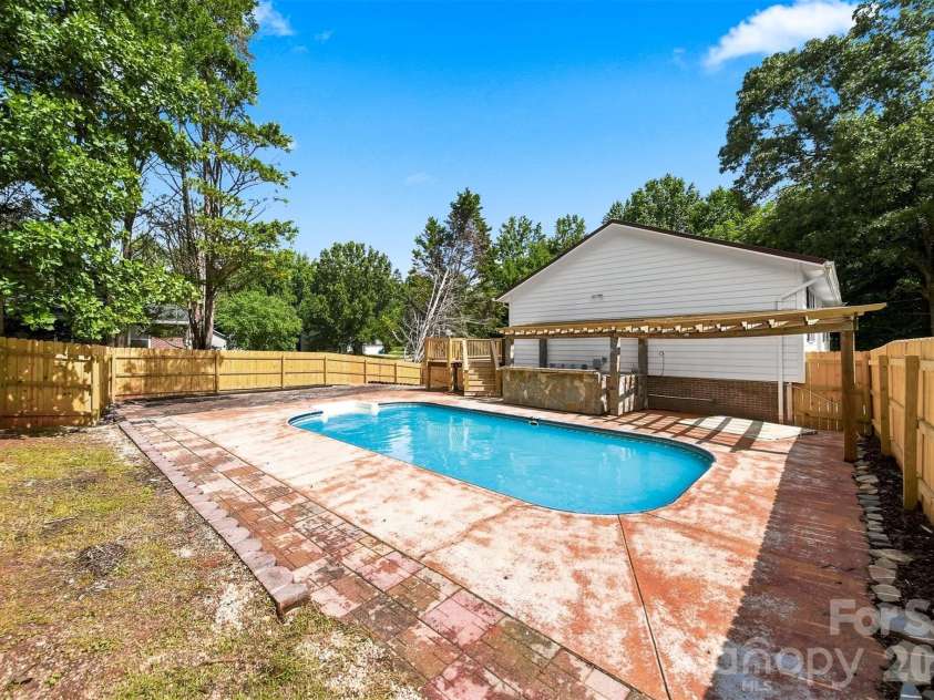 1257 Canseco Lane, Hickory, NC 28602.  MLS# CAR4412004, YatesRealty ID 42722. 