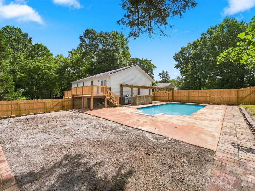1257 Canseco Lane, Hickory, NC 28602.  MLS# CAR4412004, YatesRealty ID 42722. 