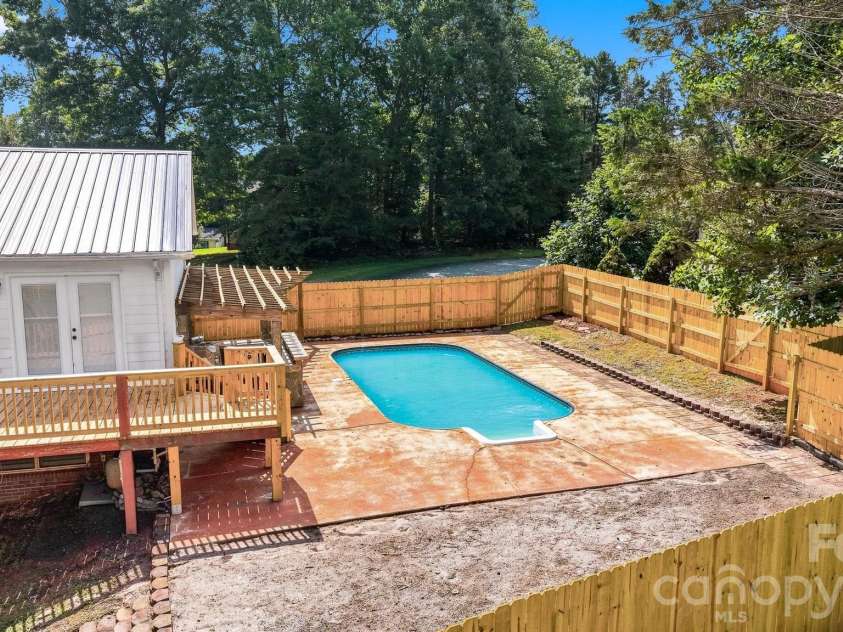 1257 Canseco Lane, Hickory, NC 28602.  MLS# CAR4412004, YatesRealty ID 42722. 