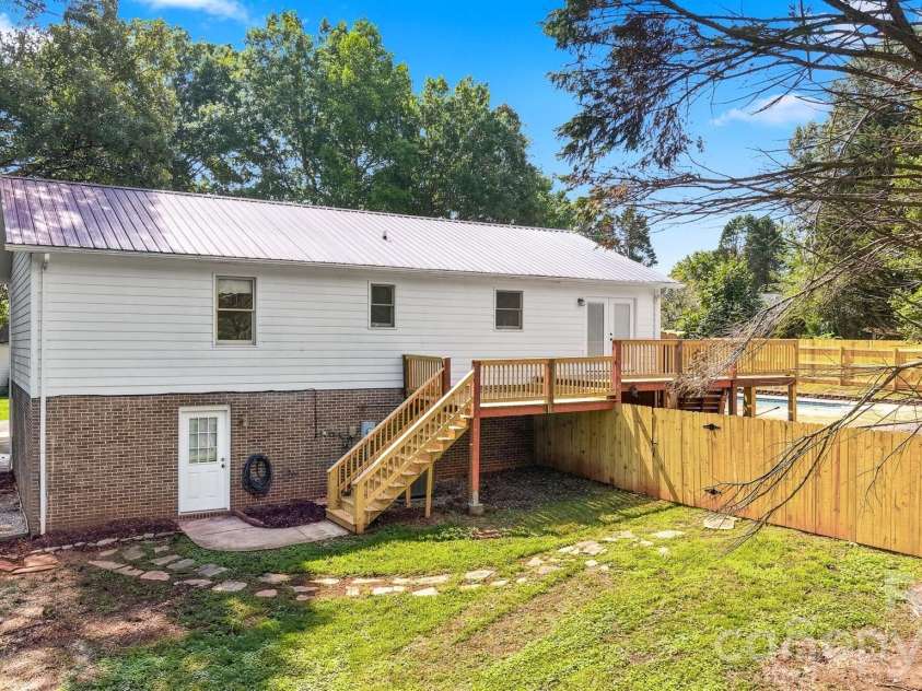 1257 Canseco Lane, Hickory, NC 28602.  MLS# CAR4412004, YatesRealty ID 42722. 