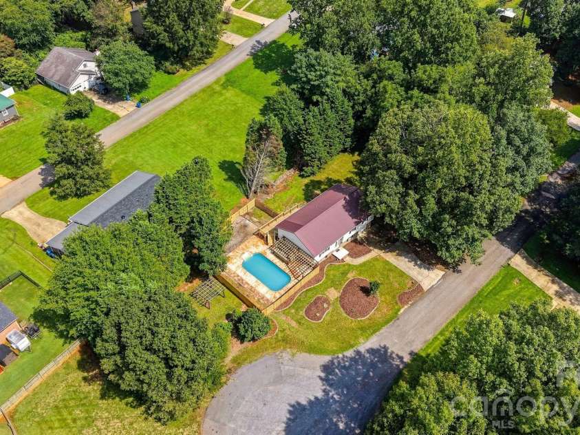 1257 Canseco Lane, Hickory, NC 28602.  MLS# CAR4412004, YatesRealty ID 42722. 