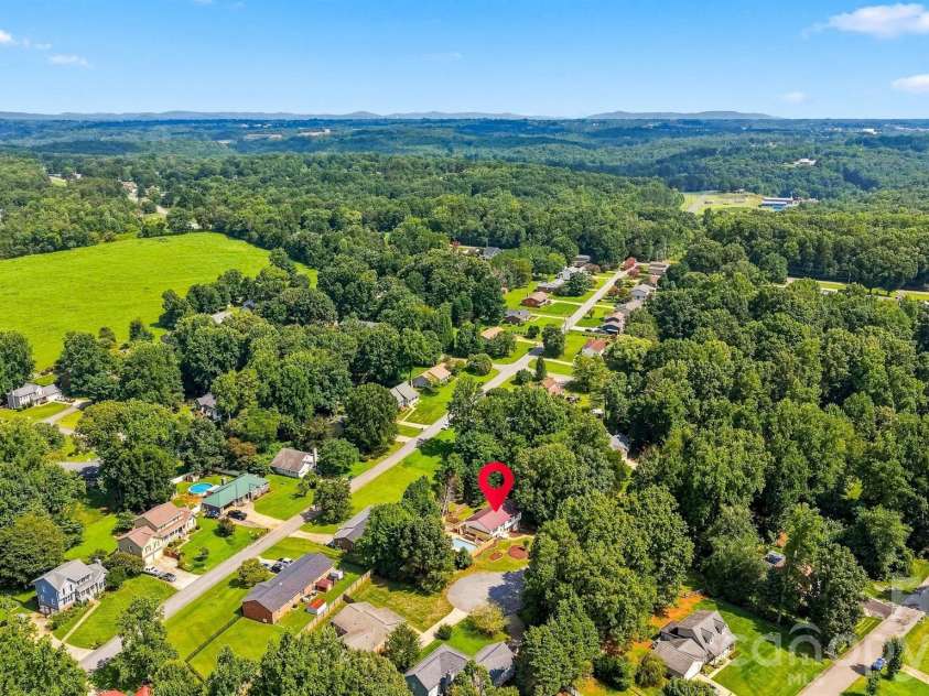 1257 Canseco Lane, Hickory, NC 28602.  MLS# CAR4412004, YatesRealty ID 42722. 