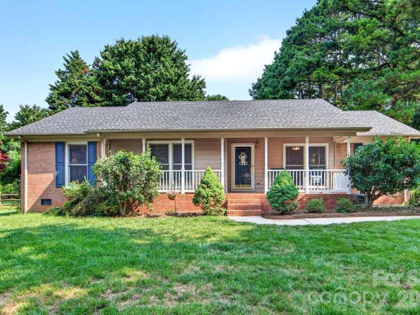 1101 Lightwood Drive, Matthews, NC 28105.  MLS# CAR4406930, YatesRealty ID 42723. 