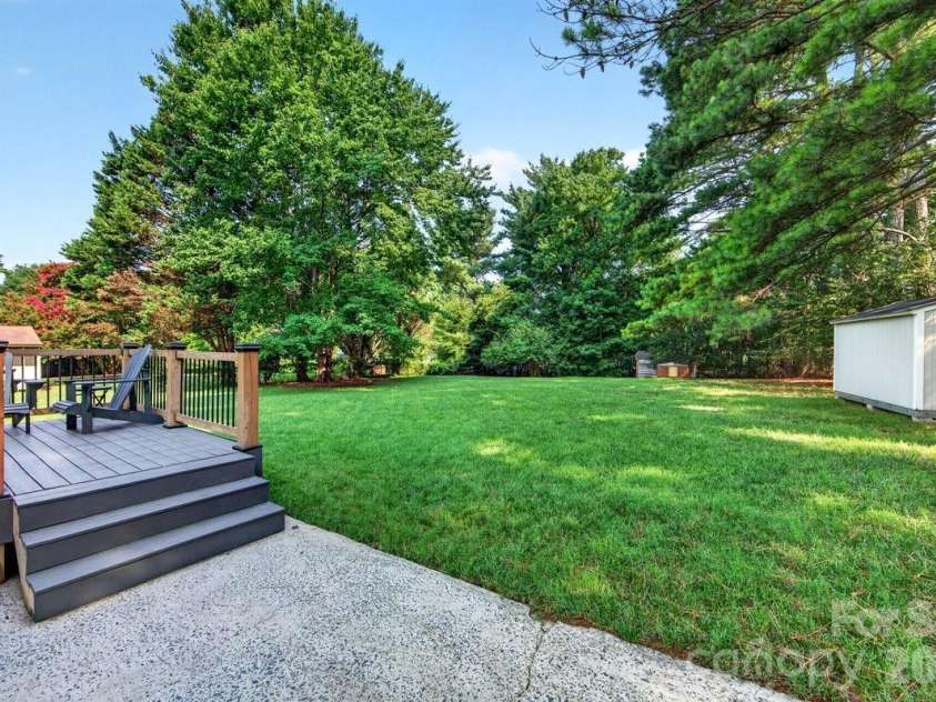 1101 Lightwood Drive, Matthews, NC 28105.  MLS# CAR4406930, YatesRealty ID 42723. 