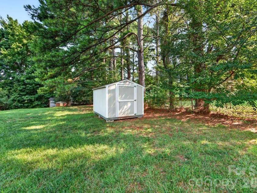 1101 Lightwood Drive, Matthews, NC 28105.  MLS# CAR4406930, YatesRealty ID 42723. 