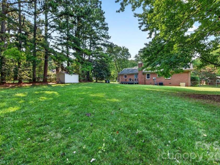 1101 Lightwood Drive, Matthews, NC 28105.  MLS# CAR4406930, YatesRealty ID 42723. 