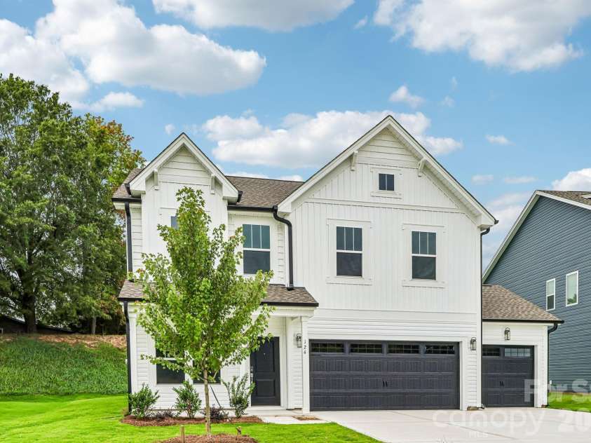 124 Pembroke Way, Albemarle, NC 28001.  MLS# CAR4412953, YatesRealty ID 42725. 