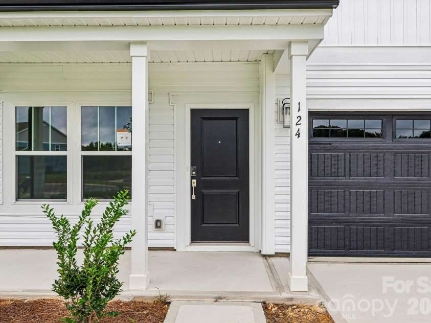 124 Pembroke Way, Albemarle, NC 28001.  MLS# CAR4412953, YatesRealty ID 42725. 