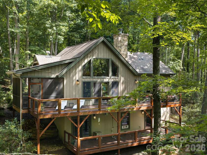 352 Celo Cove Drive, Burnsville, NC 28714.  MLS# CAR4405839, YatesRealty ID 42727. 