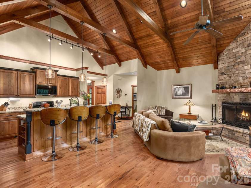352 Celo Cove Drive, Burnsville, NC 28714.  MLS# CAR4405839, YatesRealty ID 42727. 