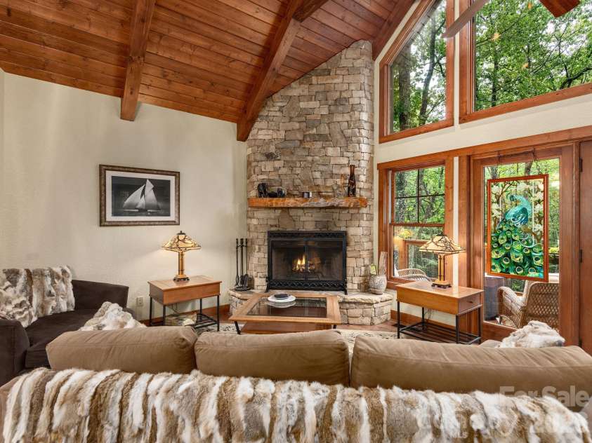 352 Celo Cove Drive, Burnsville, NC 28714.  MLS# CAR4405839, YatesRealty ID 42727. 