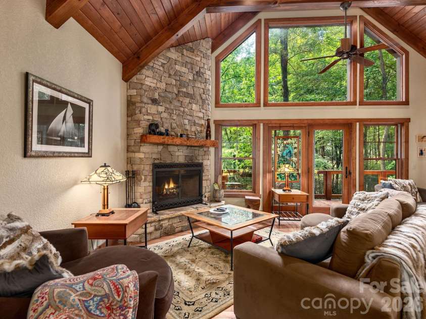 352 Celo Cove Drive, Burnsville, NC 28714.  MLS# CAR4405839, YatesRealty ID 42727. 