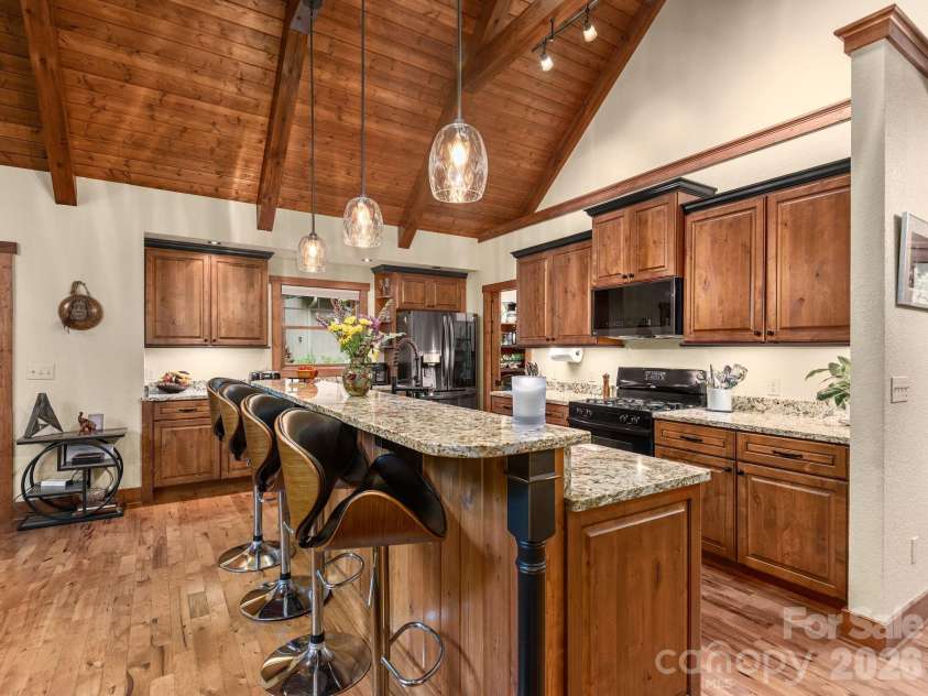 352 Celo Cove Drive, Burnsville, NC 28714.  MLS# CAR4405839, YatesRealty ID 42727. 