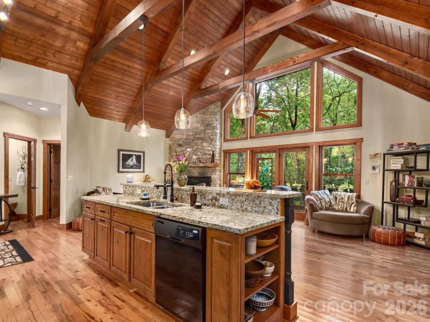 352 Celo Cove Drive, Burnsville, NC 28714.  MLS# CAR4405839, YatesRealty ID 42727. 