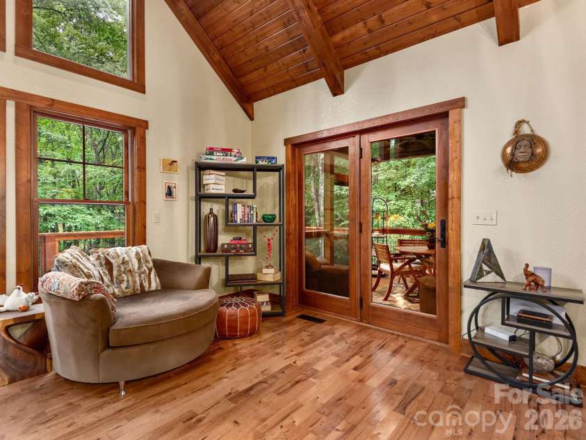 352 Celo Cove Drive, Burnsville, NC 28714.  MLS# CAR4405839, YatesRealty ID 42727. 