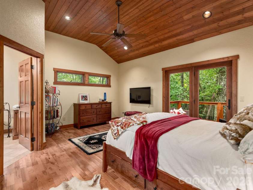 352 Celo Cove Drive, Burnsville, NC 28714.  MLS# CAR4405839, YatesRealty ID 42727. 