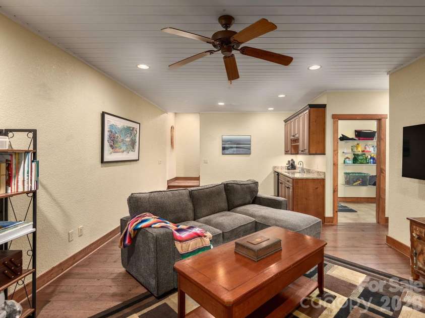 352 Celo Cove Drive, Burnsville, NC 28714.  MLS# CAR4405839, YatesRealty ID 42727. 