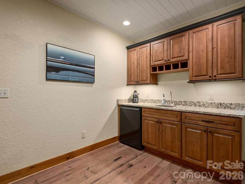 352 Celo Cove Drive, Burnsville, NC 28714.  MLS# CAR4405839, YatesRealty ID 42727. 