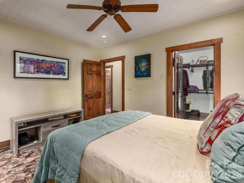 352 Celo Cove Drive, Burnsville, NC 28714.  MLS# CAR4405839, YatesRealty ID 42727. 