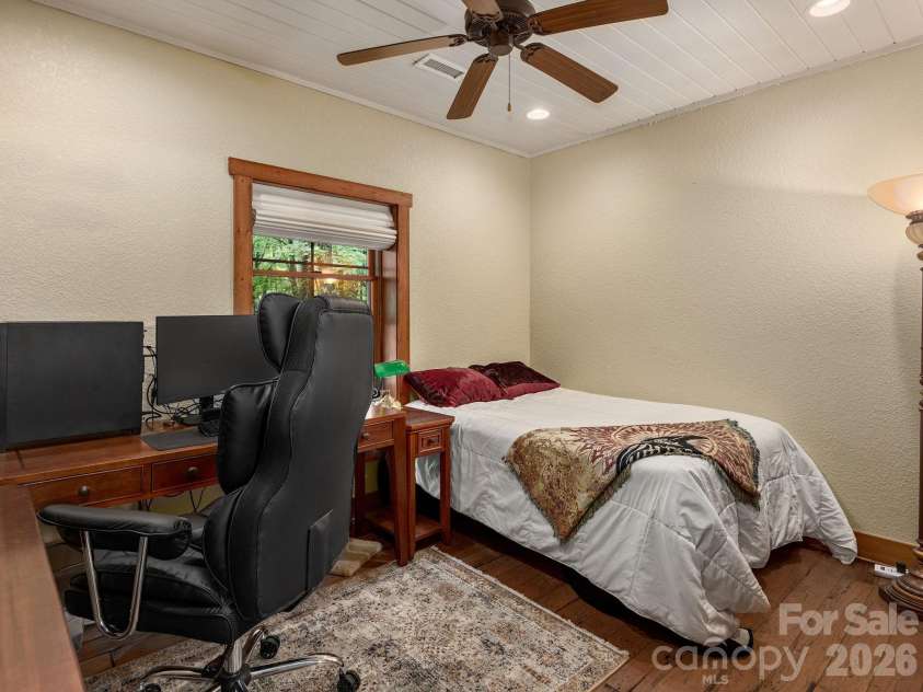 352 Celo Cove Drive, Burnsville, NC 28714.  MLS# CAR4405839, YatesRealty ID 42727. 