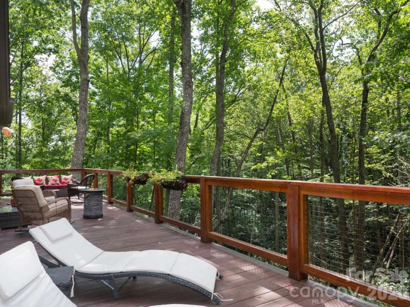 352 Celo Cove Drive, Burnsville, NC 28714.  MLS# CAR4405839, YatesRealty ID 42727. 
