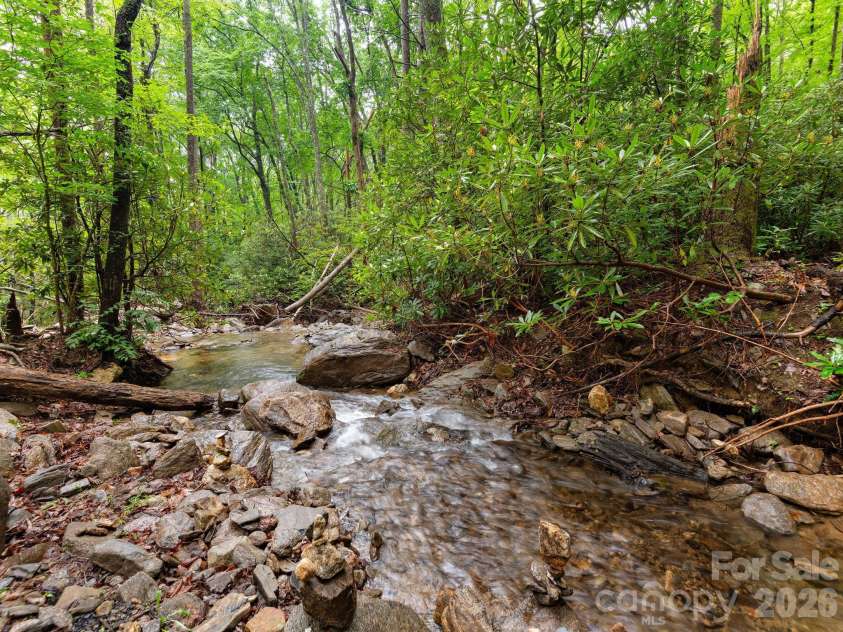 352 Celo Cove Drive, Burnsville, NC 28714.  MLS# CAR4405839, YatesRealty ID 42727. 
