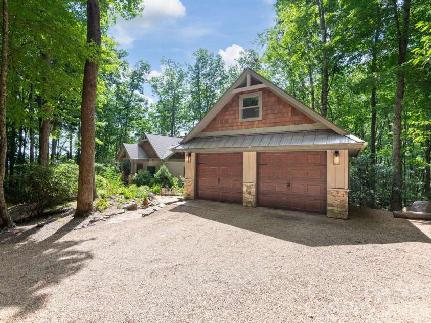 352 Celo Cove Drive, Burnsville, NC 28714.  MLS# CAR4405839, YatesRealty ID 42727. 