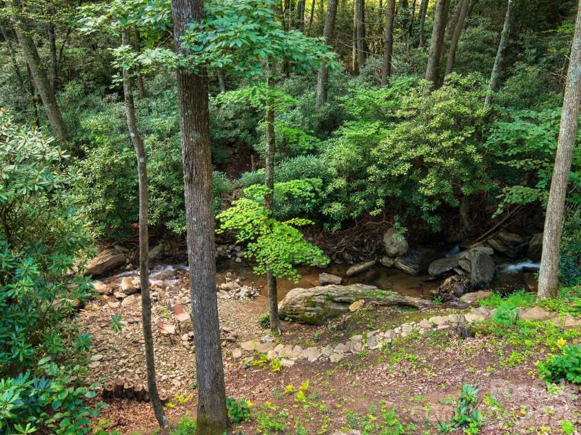 352 Celo Cove Drive, Burnsville, NC 28714.  MLS# CAR4405839, YatesRealty ID 42727. 