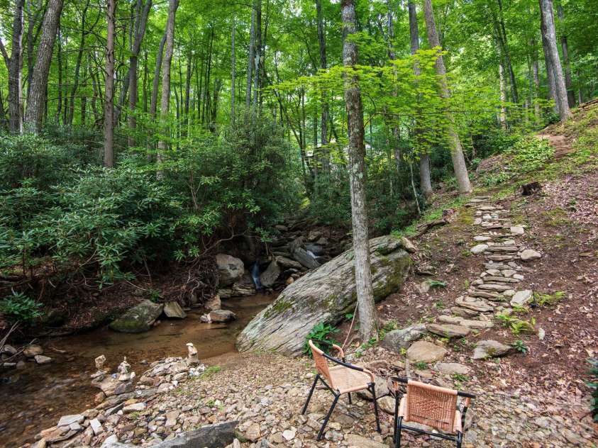 352 Celo Cove Drive, Burnsville, NC 28714.  MLS# CAR4405839, YatesRealty ID 42727. 