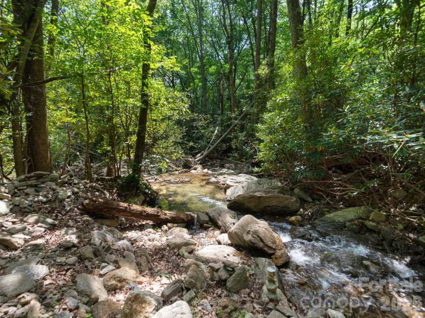 352 Celo Cove Drive, Burnsville, NC 28714.  MLS# CAR4405839, YatesRealty ID 42727. 