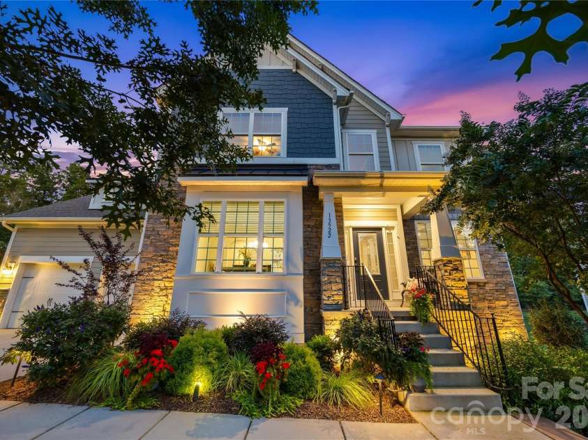 13522 Hyperion Hills Lane, Charlotte, NC 28278.  MLS# CAR4410592, YatesRealty ID 42728. 
