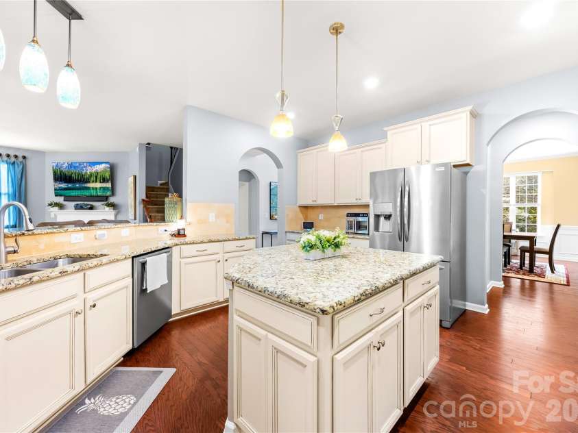 13522 Hyperion Hills Lane, Charlotte, NC 28278.  MLS# CAR4410592, YatesRealty ID 42728. 