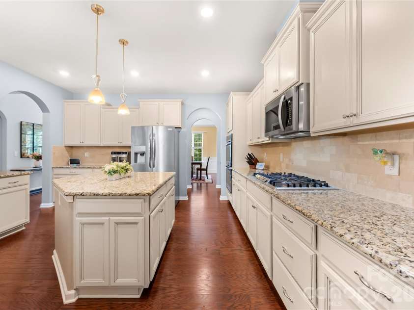 13522 Hyperion Hills Lane, Charlotte, NC 28278.  MLS# CAR4410592, YatesRealty ID 42728. 