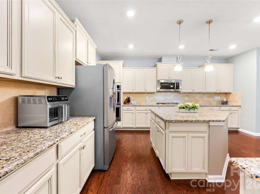 13522 Hyperion Hills Lane, Charlotte, NC 28278.  MLS# CAR4410592, YatesRealty ID 42728. 
