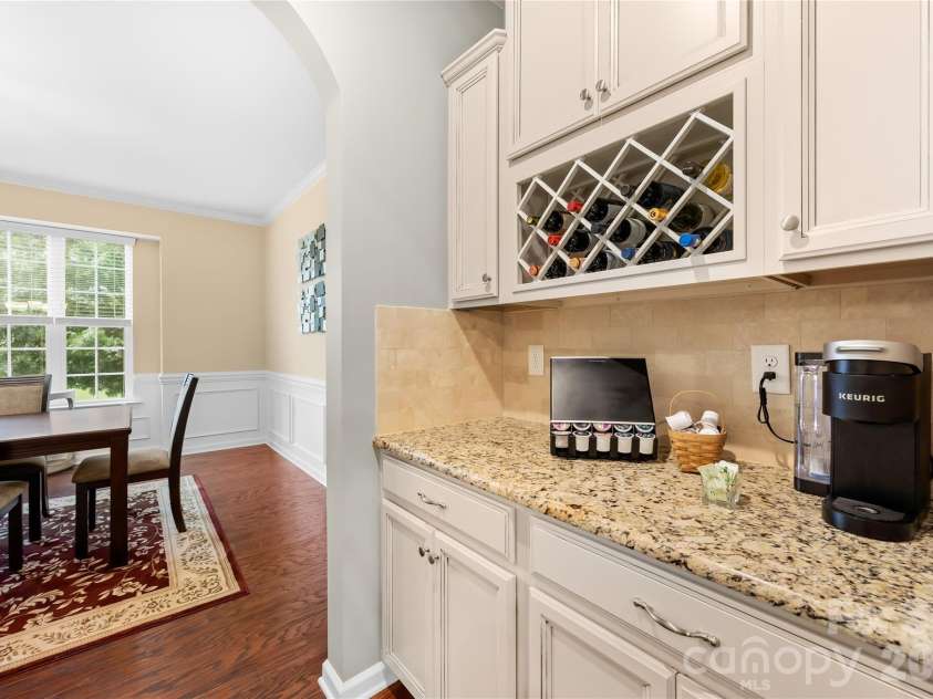 13522 Hyperion Hills Lane, Charlotte, NC 28278.  MLS# CAR4410592, YatesRealty ID 42728. 