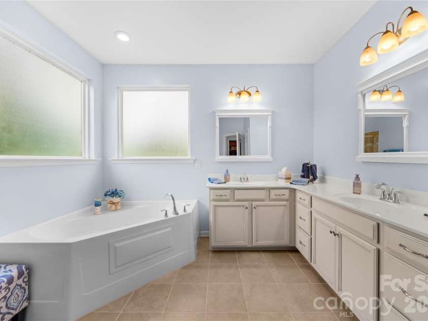 13522 Hyperion Hills Lane, Charlotte, NC 28278.  MLS# CAR4410592, YatesRealty ID 42728. 