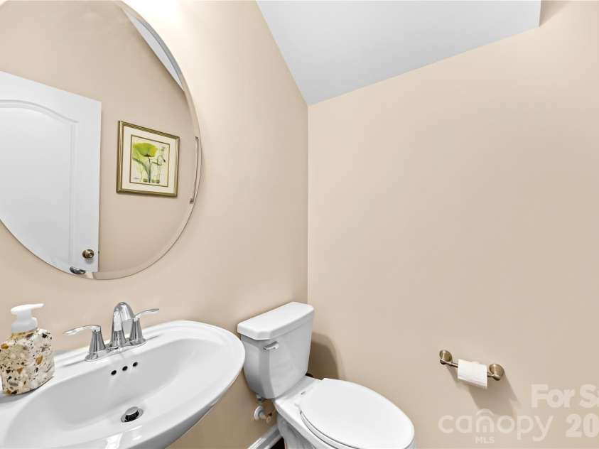 13522 Hyperion Hills Lane, Charlotte, NC 28278.  MLS# CAR4410592, YatesRealty ID 42728. 